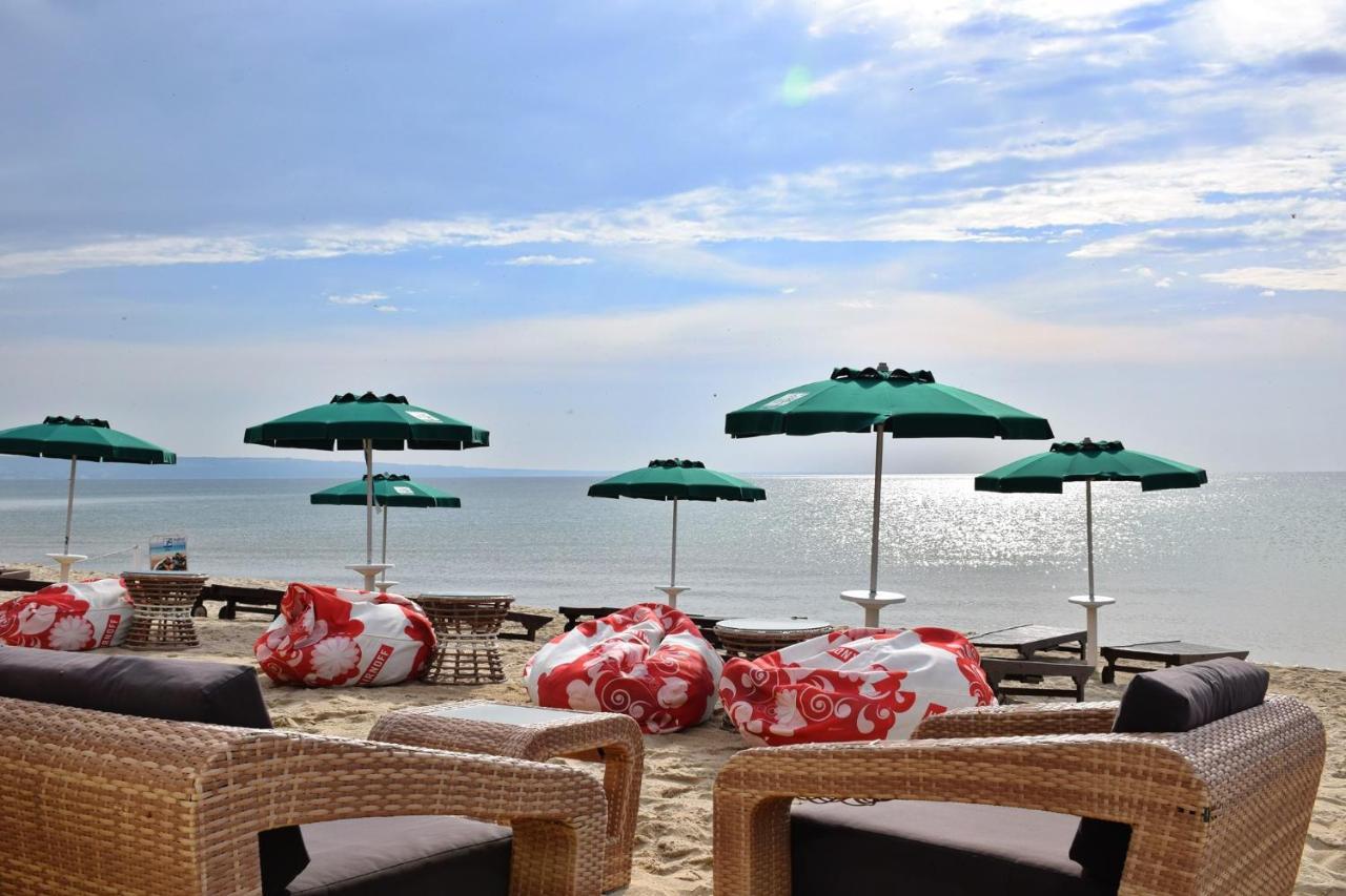 Camp And Pool Hotel Kranevo Bagian luar foto