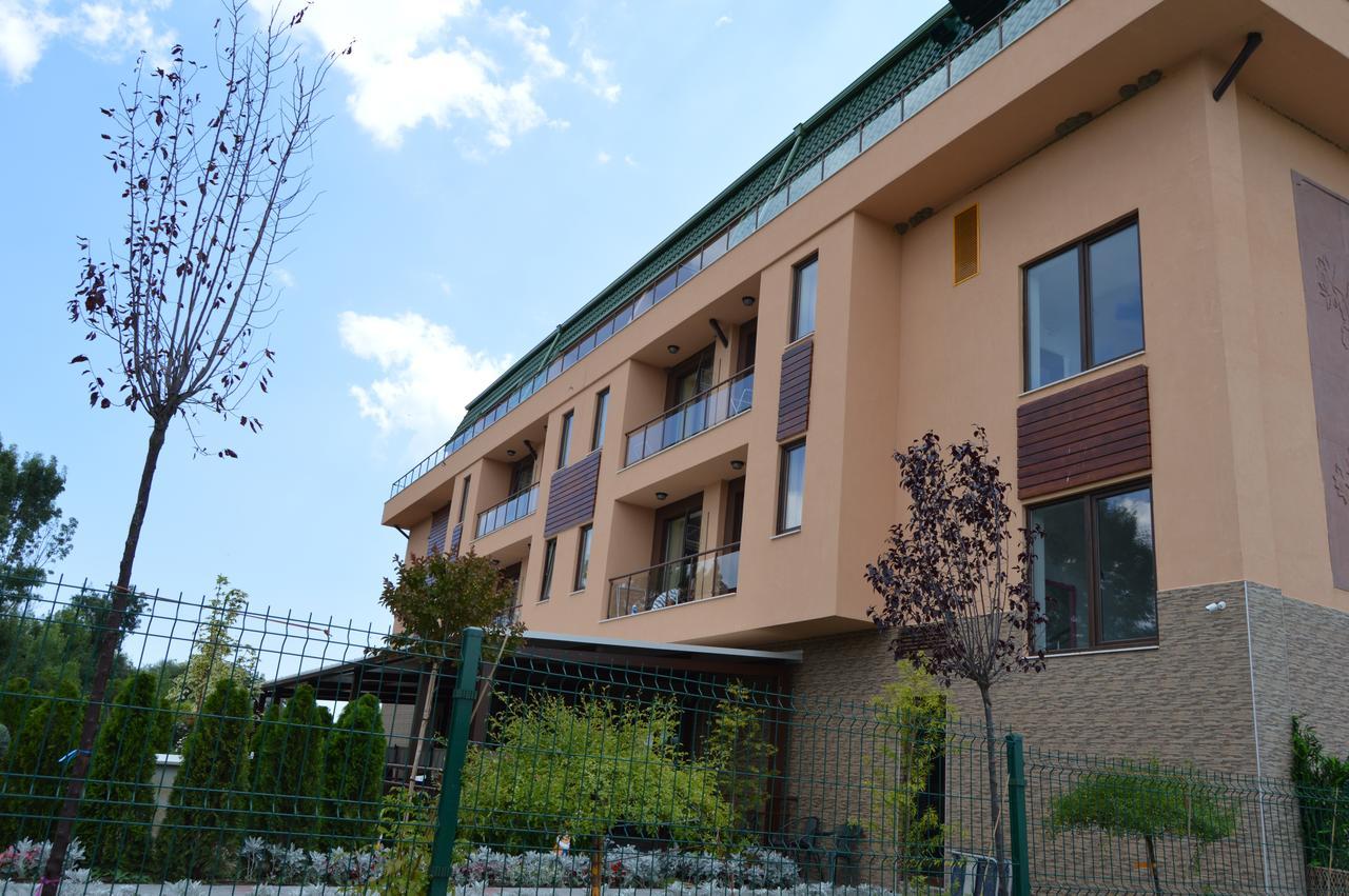 Camp And Pool Hotel Kranevo Bagian luar foto