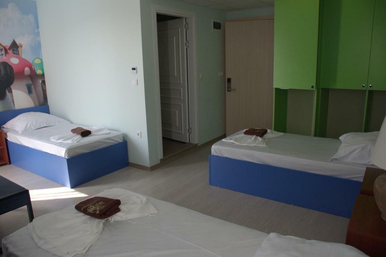 Camp And Pool Hotel Kranevo Bagian luar foto