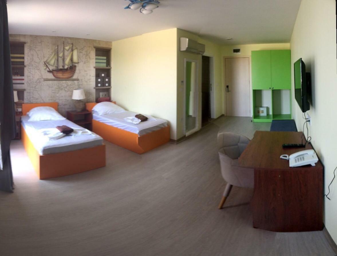 Camp And Pool Hotel Kranevo Bagian luar foto